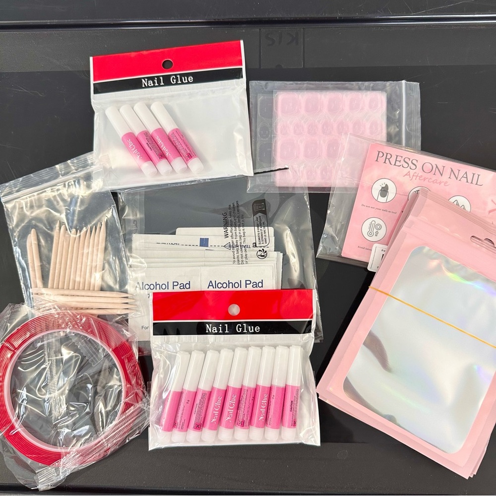 Press on Nail Tool Manicure Kits / Disposable Nail Supplies and Packaging